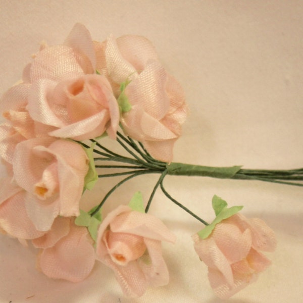 Petites fleurs pêches millésime 80s ,bouquet de boutons de roses vintage,Fleurs en tissus,decoration Florale,Modiste,Chapellerie,Mariage