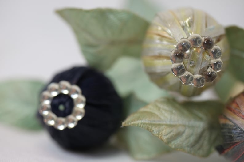 Antique floral ornament circa 30s,Rare poppy bulb hat garnish,Victorienne floral trimming,antique millinery hat straw adornment,straw trims