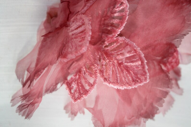 Textile frills garnish,Antique pink velvet applique,Vintage 50s millinery,Hat ancient adornment,Braided velvet foliages,veiling petal trim