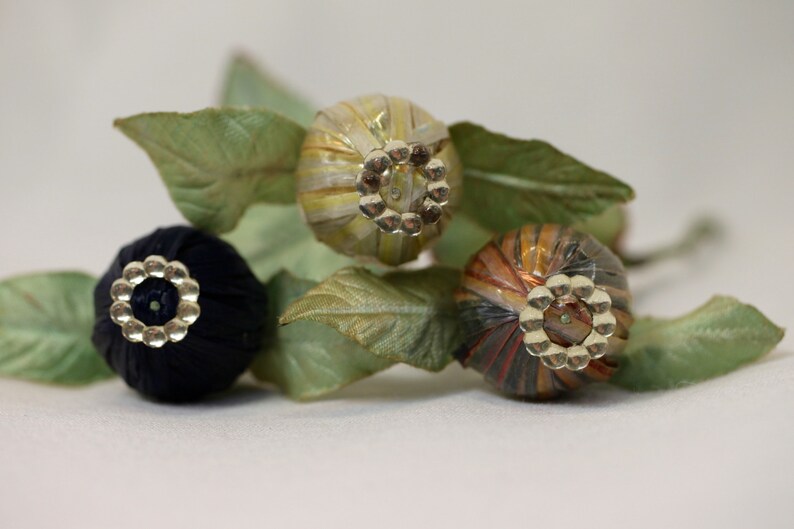 Antique floral ornament circa 30s,Rare poppy bulb hat garnish,Victorienne floral trimming,antique millinery hat straw adornment,straw trims