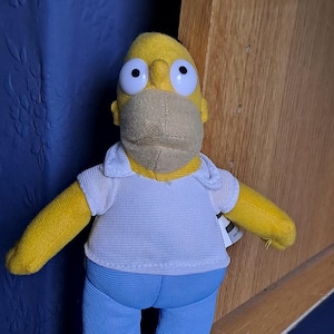 Pelúcia vintage colecionável do Homer Simpson da série de desenho animado da TV.