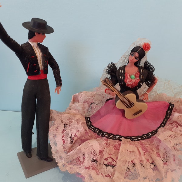 Poupée Espagnole Paire de Grain Marin Chiclana Flamenco Dancing with guitar Souvenir Collectable Kitsch Dolls.