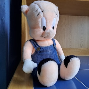 Vintage Porky Pig 1991 Warner Bros Teddy Bear Rare Soft Plush Collectors Toy.