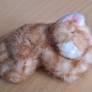 Russ Berrie 3 Legged Sleeping Ginger Tabby Kitten Cat - Vintage Collectors Plush Toy.