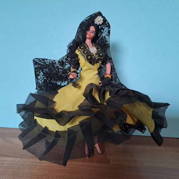 Small Spanish Doll Marin Chiclana Flamenco Dancing Lady Souvenir Kitsch Collectable. Yellow and Black Dress.