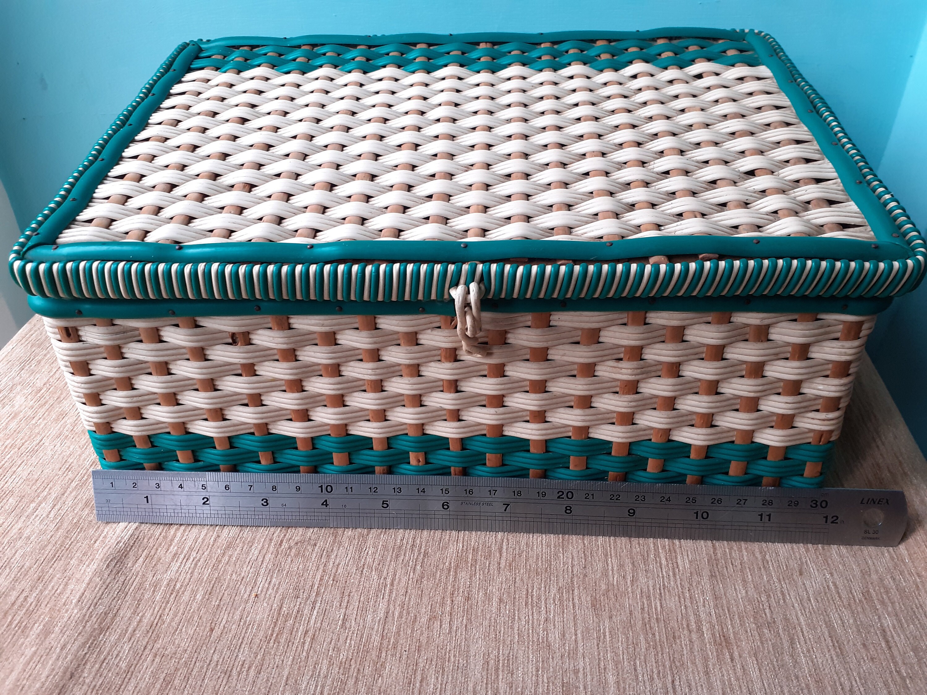 ハンドメイド小物セット Vinyl and Wood Sewing Box 1950s With Contents of Needles