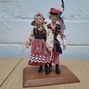 Vintage Pair of Polish Spoldzielnia Pracy Lalki Doll Figures Souvenir Traditional Costume Model Collectable with label.
