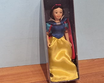 Vintage Disney Snow White Collectable Doll Figure in Original Box.