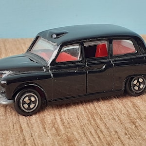 Austin Corgi London Hackney Taxi Cab Toy Model Car Figure.