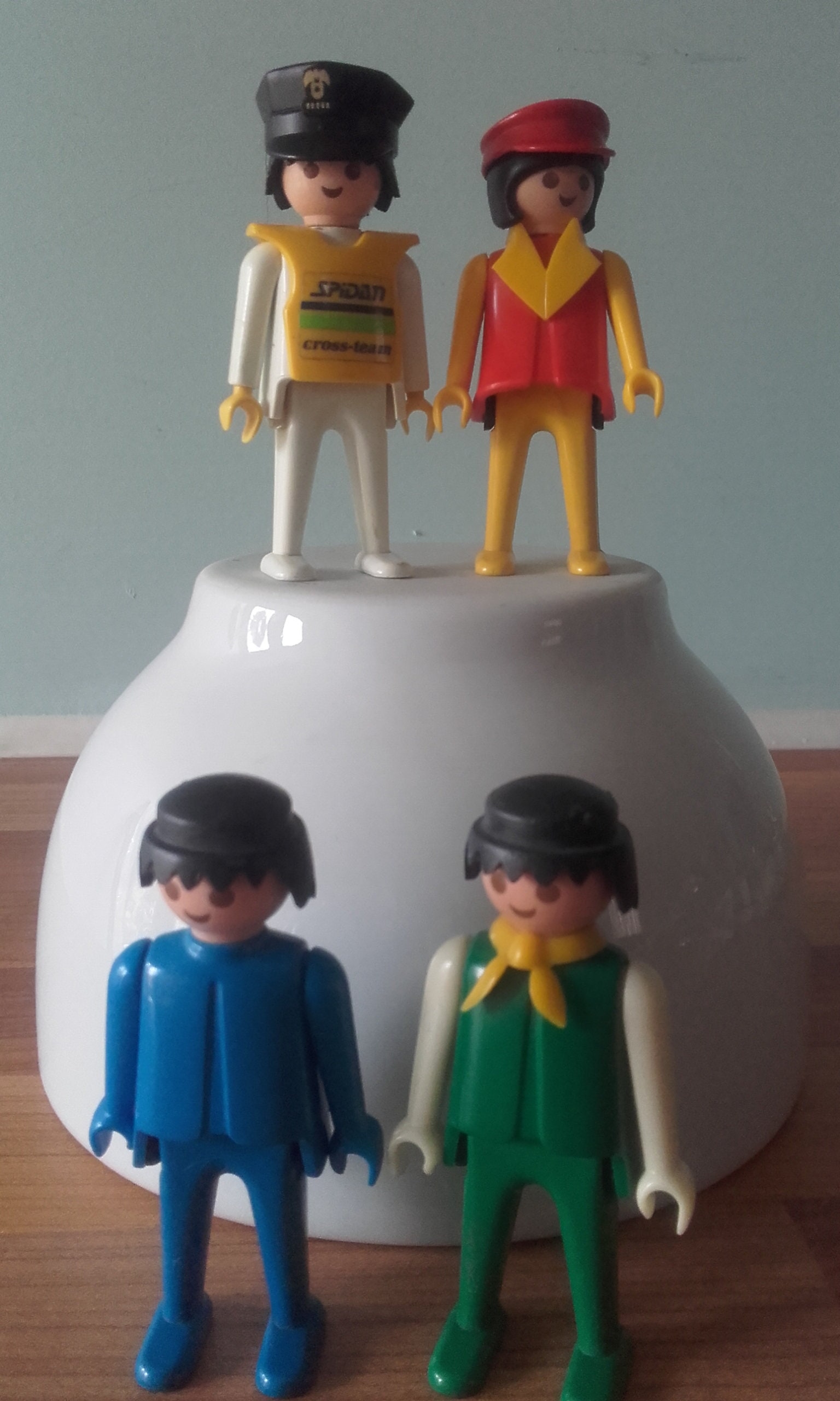 First Series 1974 Vintage Orange Cape with Raised Crest Details about   Playmobil System 