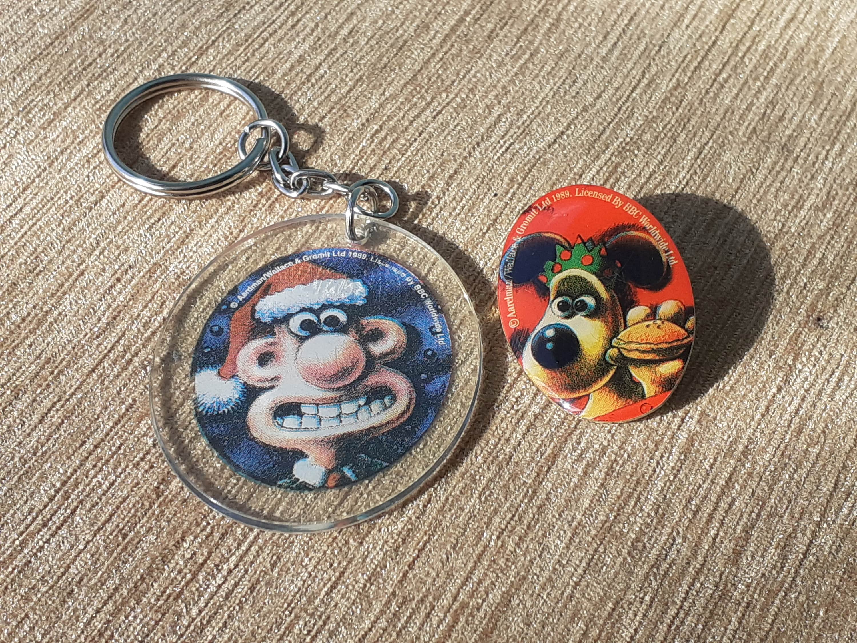 1989 Christmas Wallace y Gromit Keyring y Lapel / Cap Badge Etsy España
