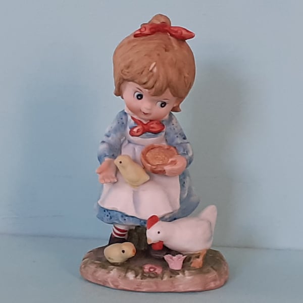 Napco Kitsch Little Girl Feeding Chickens Vintage Rare 1960s - Napcoware Japan Bisque Ceramic Collectable Figure, Figurine, Ornament,