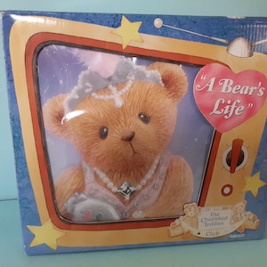 A Bears Life Enesco Cherished Teddies Collectors Club 2000 Box Set Julia Bearon as &quot;Gloria Growlette&quot; Figure, Figurine, Ornament
