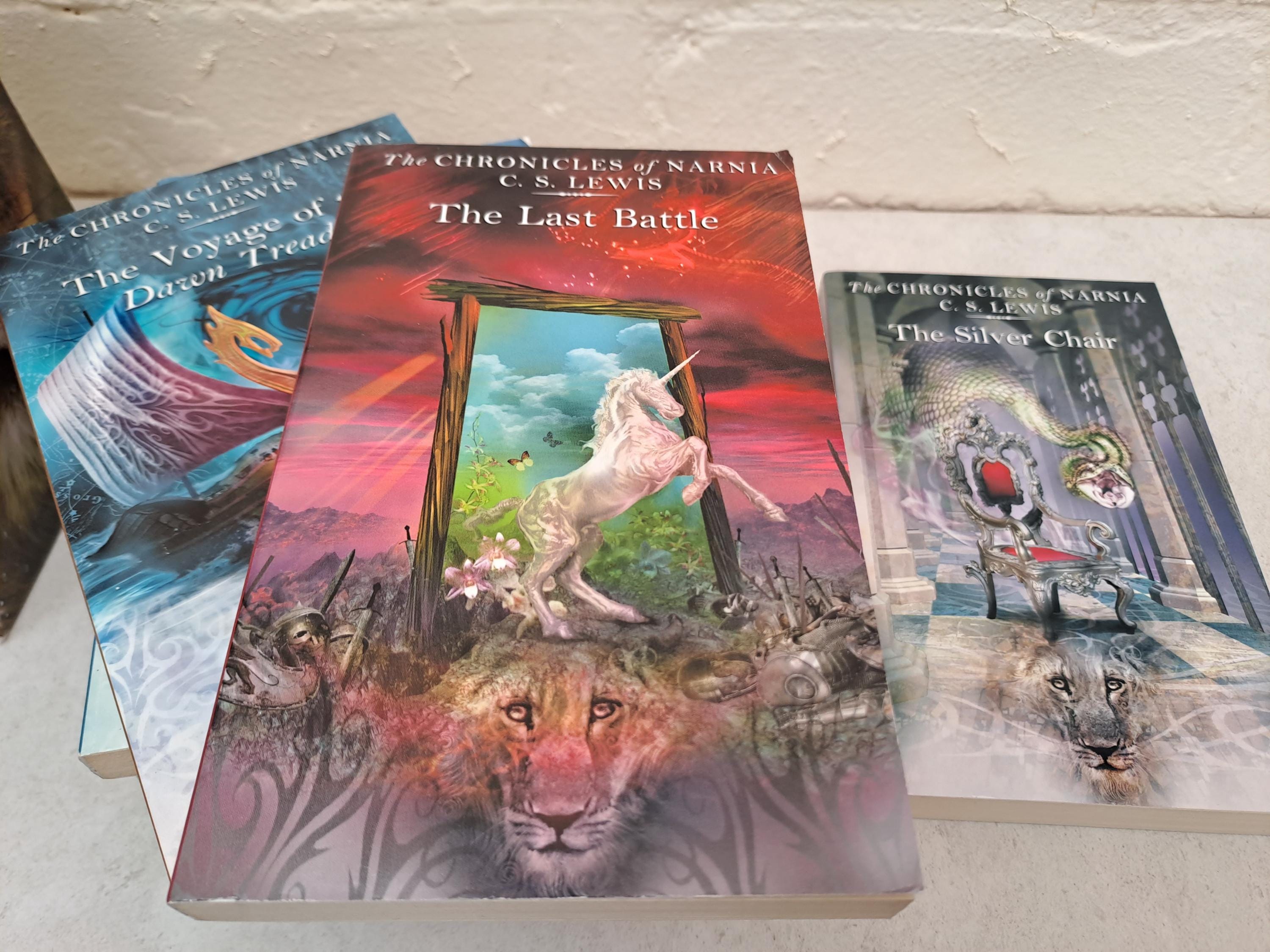 The Complete Chronicles of Narnia Box Set Lions Books Lion Witch and ...