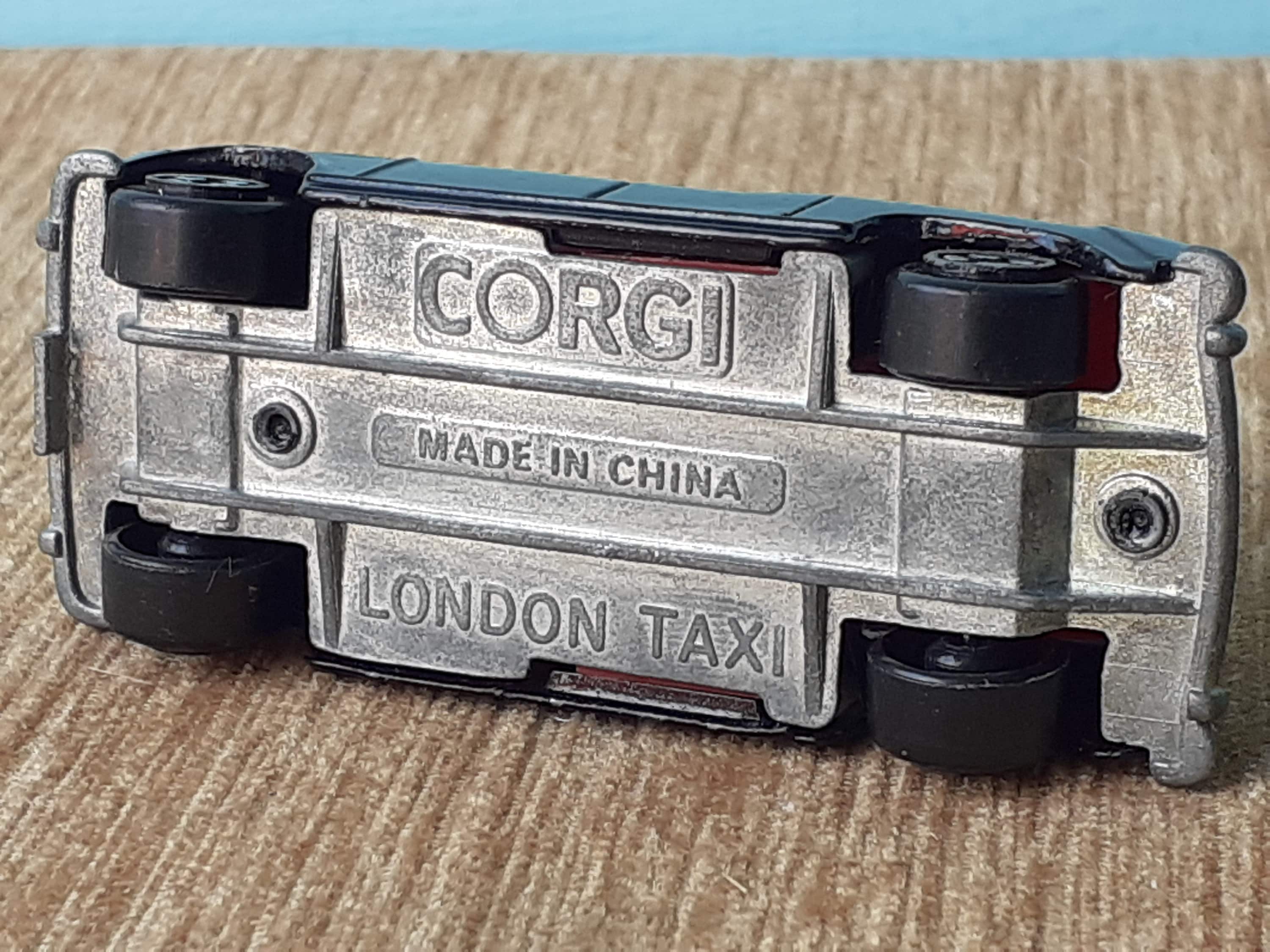 オースティン コーギー ロンドン ハックニー タクシー キャブ おもちゃ