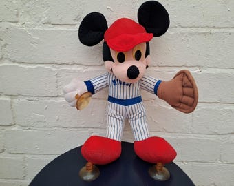 Vintage baseboll Musse Pigg med fönstersugnar stor Disney gosedjursdocka.