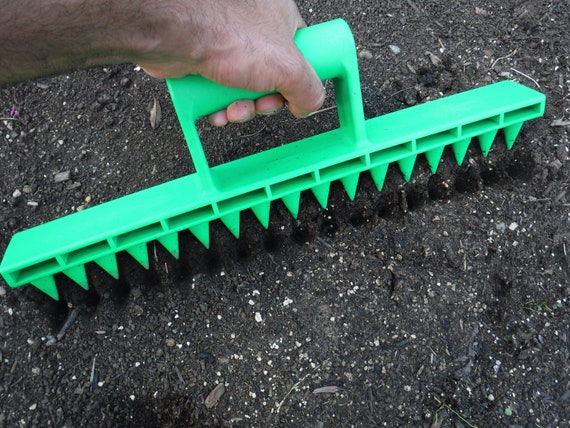 Seed-in Soil Digger and Soil Spacer for Planting Seeds New Gardening Tool 