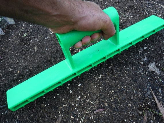 Seed-in Soil Digger and Soil Spacer for Planting Seeds New Gardening Tool 