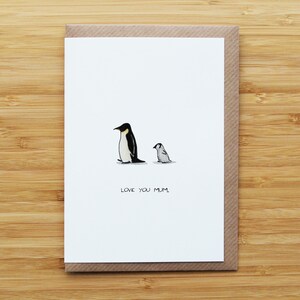 Tarjeta de mamá/mamá paseando a los pingüinos
