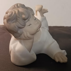 Vintage Lladro Angel laying down matte finish porcelain figurine. Discontinued. 1990&#39;s. Fast, free shipping to U.S.A.
