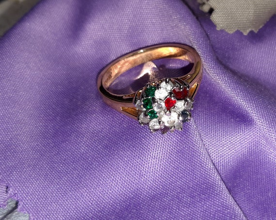 Vintage 18k GE size 10 ring. It has a multi color… - image 1