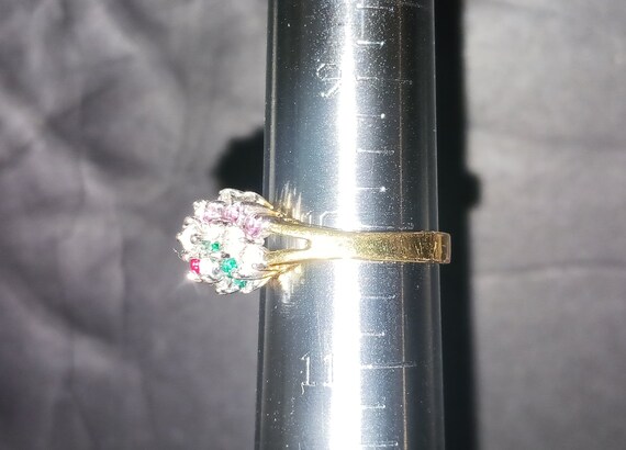 Vintage 18k GE size 10 ring. It has a multi color… - image 9