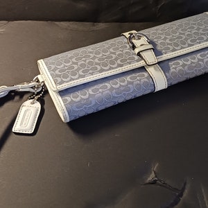 Bolso de mano "Coach" vintage. Lona con ribete, hebilla y asa de piel blanca. Envío rápido y gratuito a EE. UU.
