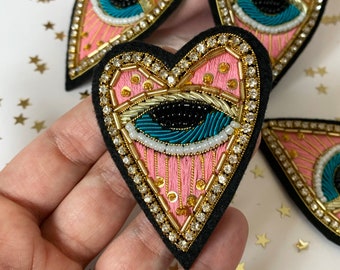 Broche brodée. Écusson en lingots. Patch pour vestes. Broche pour vêtements et accessoires. Patch métallique. Broche brodée.