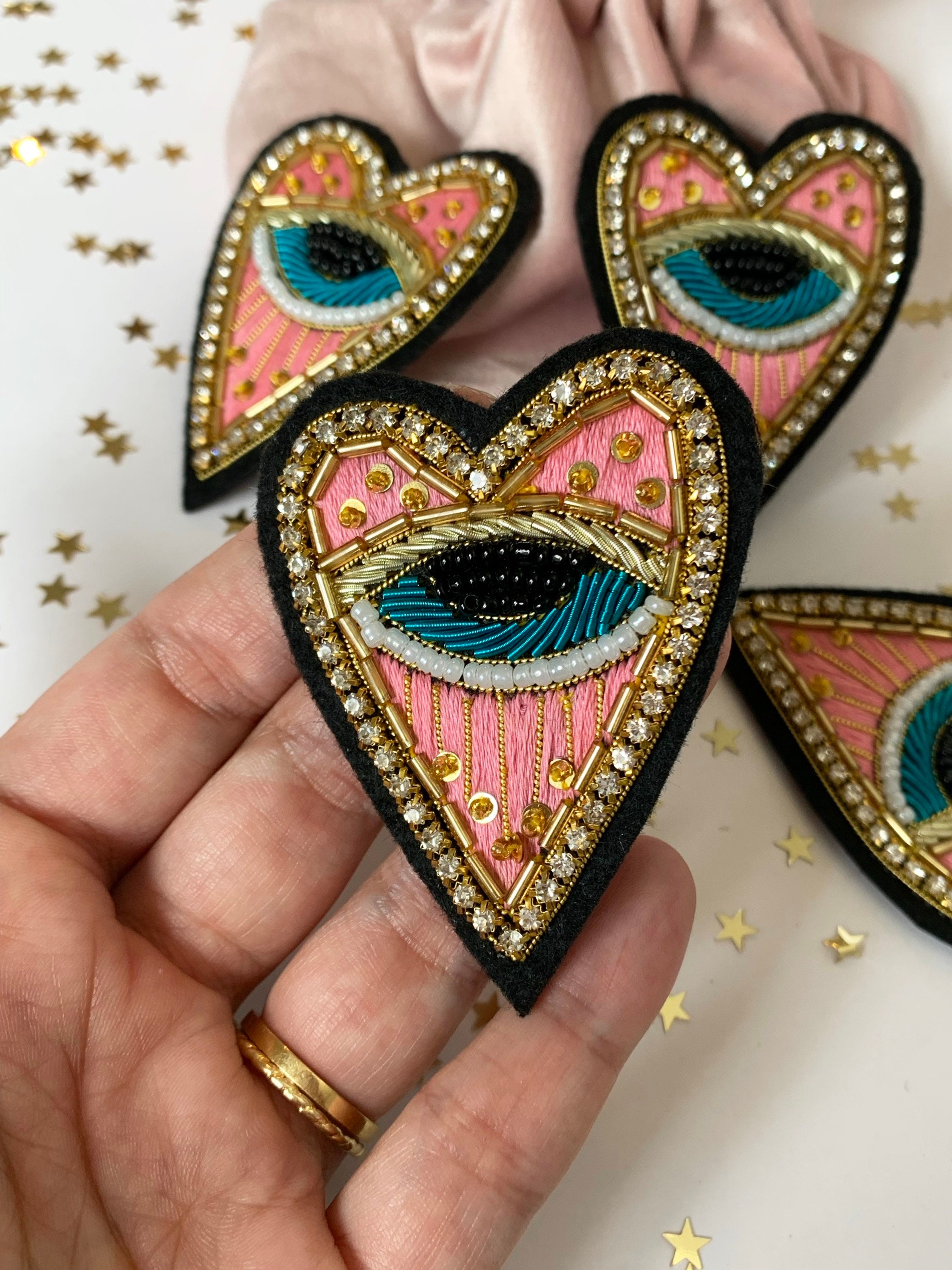 AMERI　EMBELLISH BROOCH VEST Ameri（アメリ）の「EMBELLISH BROOCH VEST（ベスト）」 - WEAR