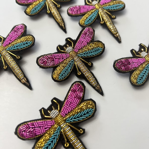 Broche de libélula bordado: alfiler de parche de alambre de lingotes