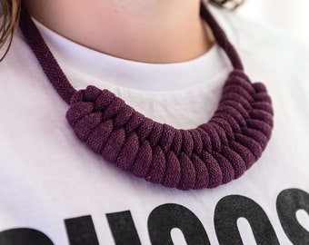 Collier tendance en macramé tissé épais