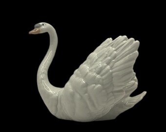 Lladro Figurine "White Swan Bird" Model 6175, Retired, Collectible, Boxed
