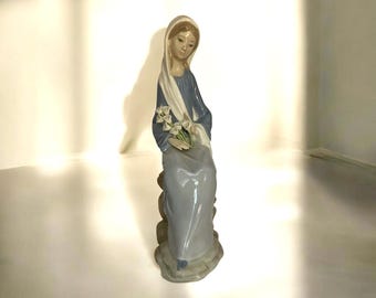 Lladro "Girl with Lilies" Figurine, #4972, Mint Condition, Retired with Box