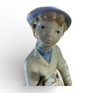 Lladro "Little Gardener" ("Boy with Basket & Umbrella"), model number 4726 image 4