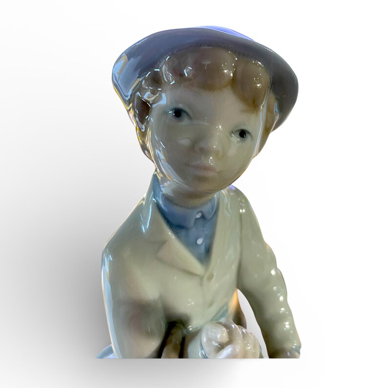 Lladro "Little Gardener" ("Boy with Basket & Umbrella"), model number 4726 image 4
