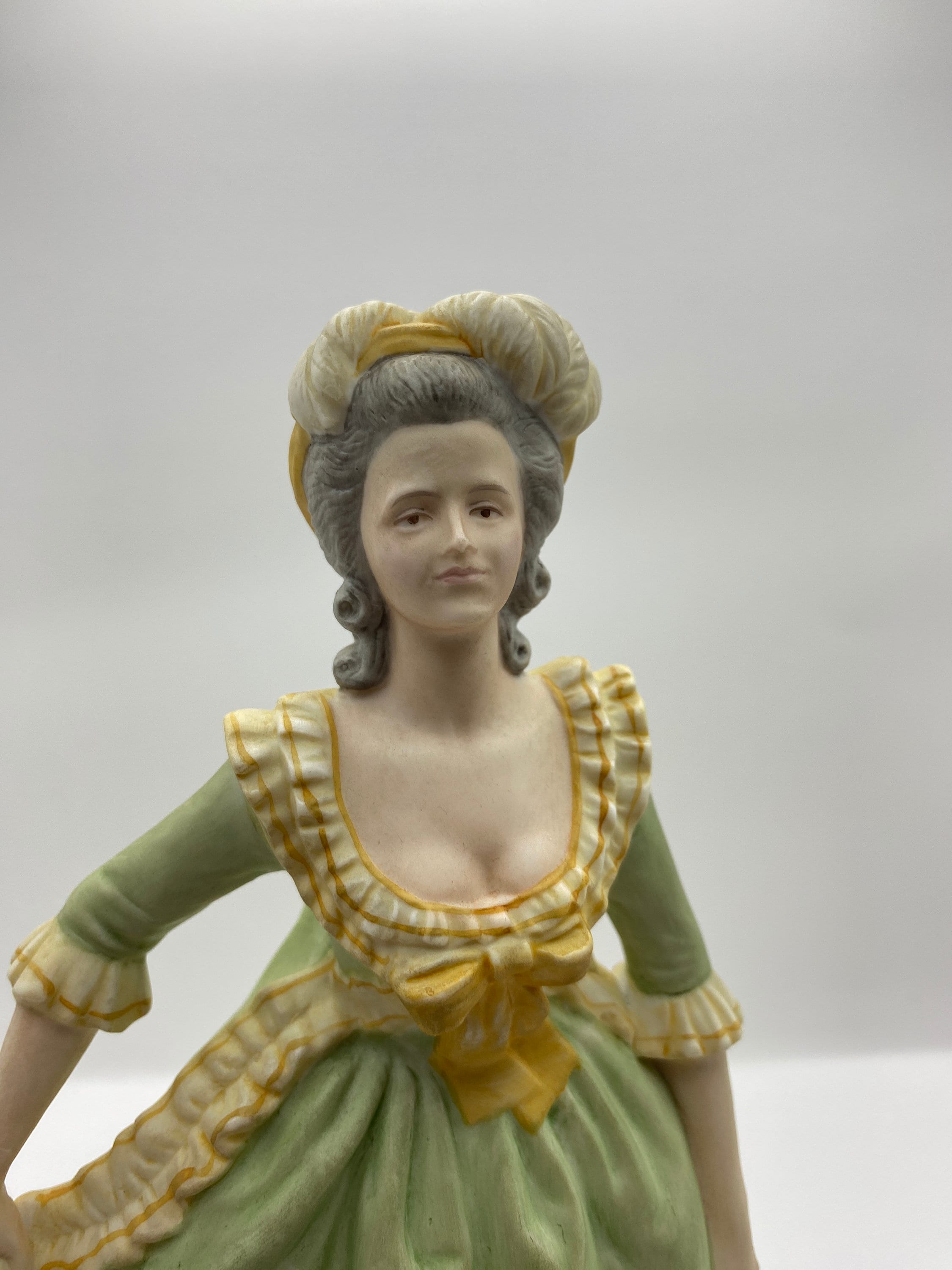 Franklin Porcelain Marie Antoinette 高級 1982 Franklin Porcelain | Marie Antoinette Figurine