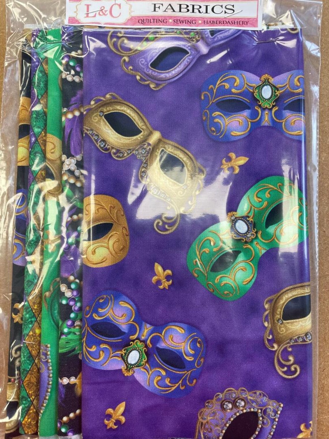 Mardi Gras Quilted Sofa Cover GFTOQA1388 main image 0