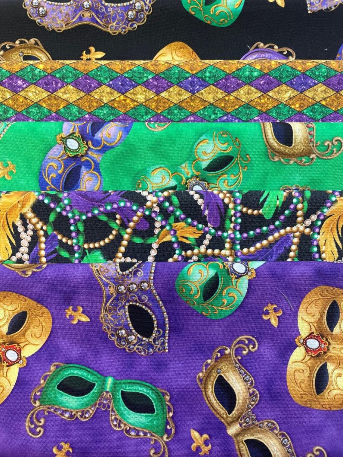 Mardi Gras Quilted Sofa Cover GFTOQA1388 main image 1