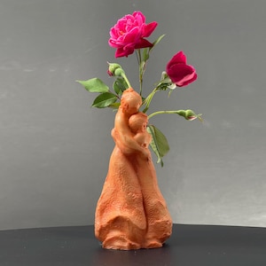 Mother&#39;s Embrace Bud-Vase: Mother and Daughter Figurine for Mother&#39;s Day Gift for Mom Birthday Bridal Gift Sculptural Vase