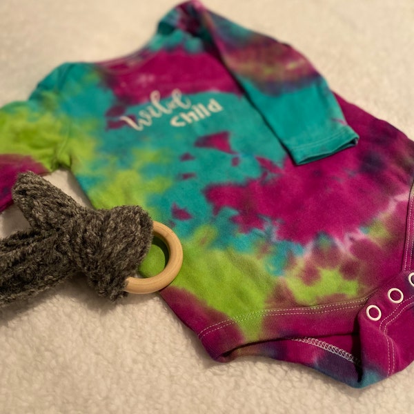 Wild One Tie Dye Baby onesie, tie dye personnalisé et unique onesie