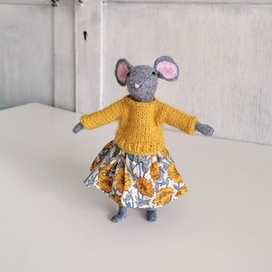 Elsie Mouse craft kit. Mustard