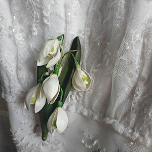 Snowdrop Flower Brooch - Handmade White Flower Pin - Spring Jewelry Gift for Her - Botanical Floral Accessory - Mother&#39;s Day Gift