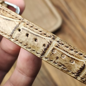 Beżowy pasek ze skóry aligatora na zamówienie, Tylko ręczne szycie i niestandardowy rozmiar dla Twojego ulubionego zegarka. Styl wyściółki, prezent dla zegarka
