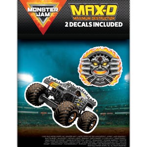 Puede incluir: Dos calcoman&iacute;as de Monster Jam con Max-D, un cami&oacute;n monstruo con un esquema de pintura negro y plateado y una cara amenazante. Las calcoman&iacute;as est&aacute;n impresas en papel blanco y est&aacute;n listas para ser aplicadas a una superficie. El texto "MAX-D MAXIMUM DESTRUCTION" y "2 DECALS INCLUDED" est&aacute; impreso en el papel.