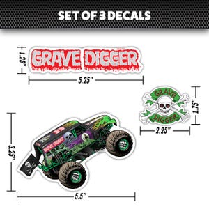 Pu&ograve; includere: Set di tre adesivi per camion mostro Grave Digger. Gli adesivi mostrano un camion mostro verde con fiamme, un logo con teschio e ossa incrociate e le parole "Grave Digger". Gli adesivi sono di dimensioni 3,18 cm, 8,26 cm e 4,45 cm.