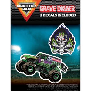Pu&ograve; includere: Due adesivi Monster Jam Grave Digger. Un adesivo presenta un monster truck verde con un design a forma di teschio e ossa incrociate. L'altro adesivo presenta un teschio con fiamme e una figura incappucciata.