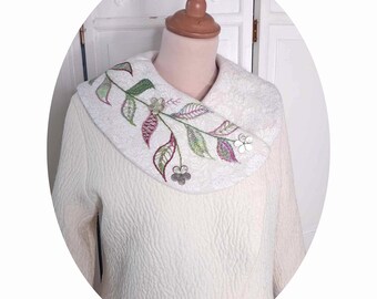 Short jacket in ecru wool and large embroidered shawl collar