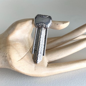 Clip art déco vintage pour robe, broche géométrique chromée pour veste, etc.