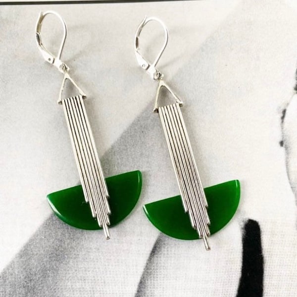 Boucles d'oreilles Art déco vert galalithe vif « Odeonesque » Boucles d'oreilles modernistes géométriques en bakélite de l'âge du jazz