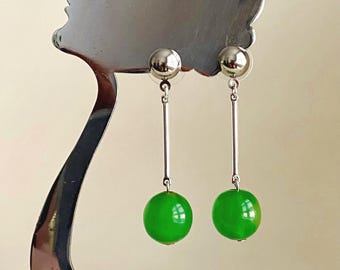 Art Deco Antique Bakelite Earrings: Bright emerald Green Bakelite